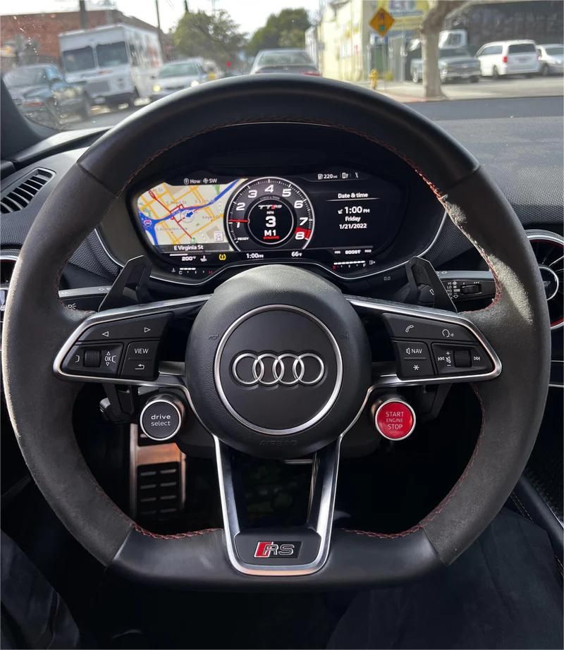 Volante Audi R8 instalado