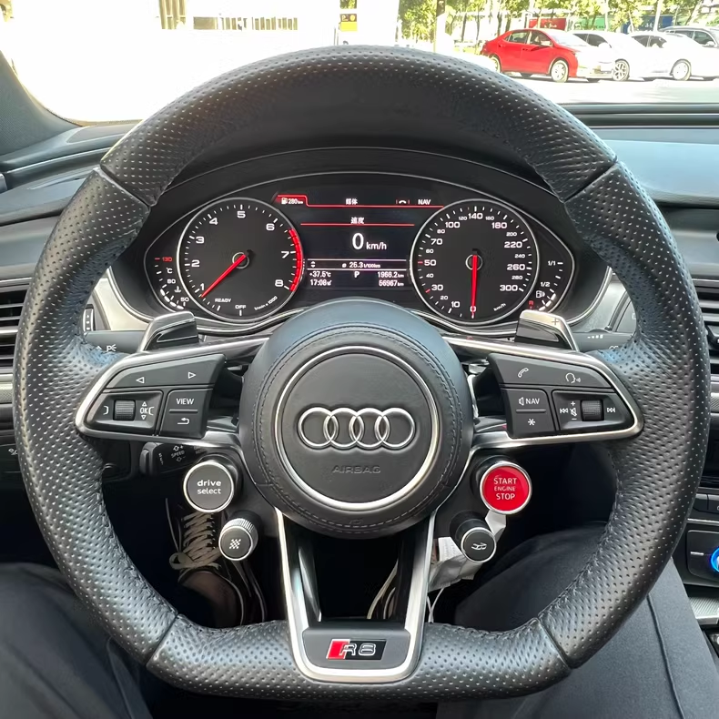 Volante Audi R8 instalado